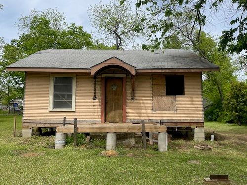 515 E Murray St, Denison, TX, 75021-6465 | Card Image