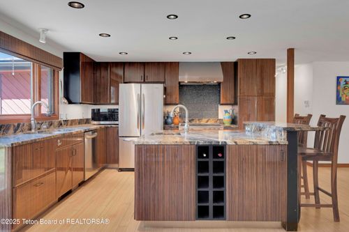 580 Dogwood Dr, Jackson, WY, 83001-9404 | Card Image