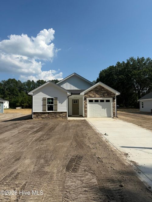 312 E Howard St, Roseboro, NC, 28382-9611 | Card Image