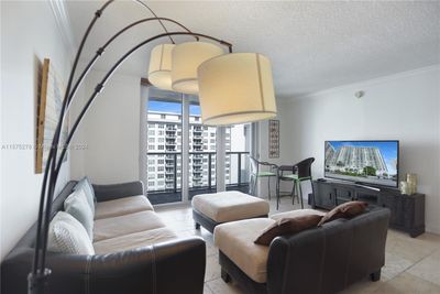 1207 - 5701 Collins Avenue, Condo with 1 bedrooms, 2 bathrooms and null parking in Miami Beach FL | Image 1