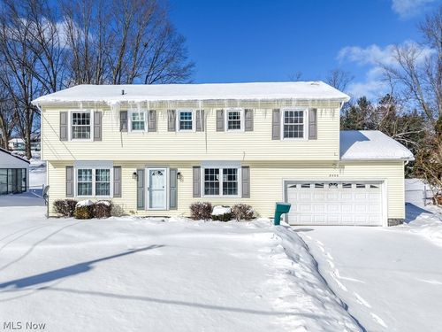 9408 Fairfield Dr, Twinsburg, OH, 44087-1504 | Card Image