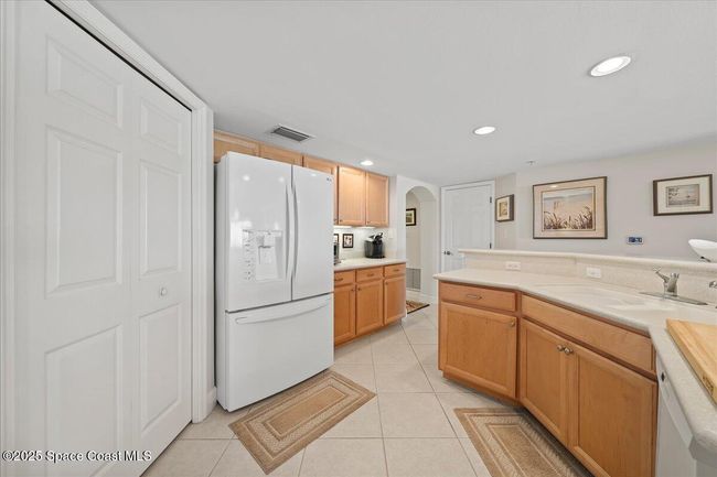 402 - 245 Highway A1a, Condo with 3 bedrooms, 3 bathrooms and null parking in Satellite Beach FL | Image 6