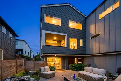 d-114 Ne 180th St, Shoreline, WA, 98155-3558 | Card Image