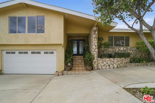 7132 Macapa Drive, Los Angeles, CA, 90068 | Card Image