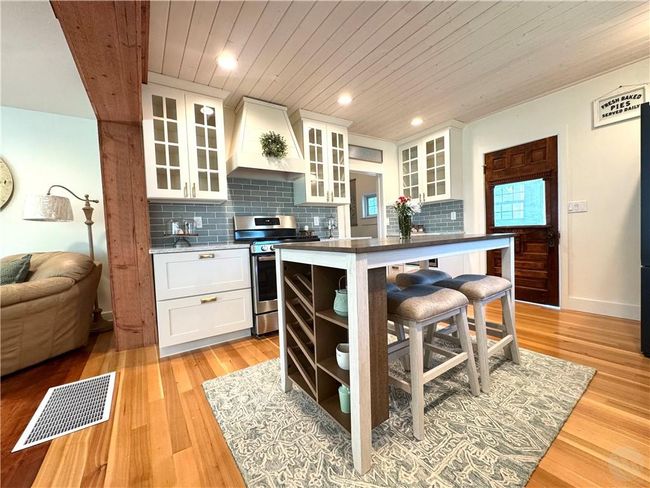 Kitchen Island | Image 11