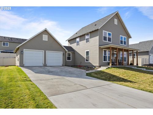 4 Lewis Cir, Milton-Freewater, OR, 97862-7154 | Card Image