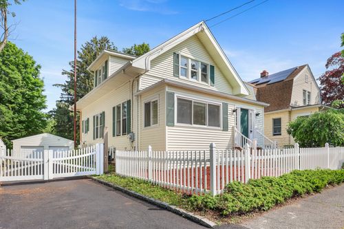 366 Suburban Ave, Fairfield, CT, 06825-1853 | Card Image