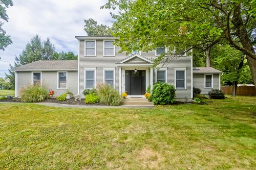 9 Post Rd, Chicopee, MA, 01020-4877 | Card Image