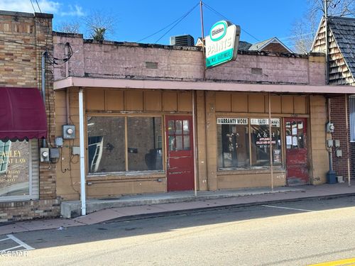 1209 Gay St, Dandridge, TN, 37725-4723 | Card Image