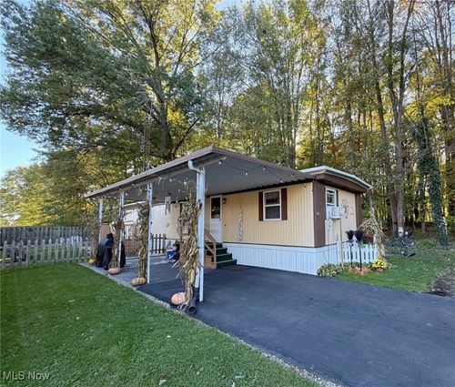 67 Oakwood Dr, Beloit, OH, 44609-9768 | Card Image