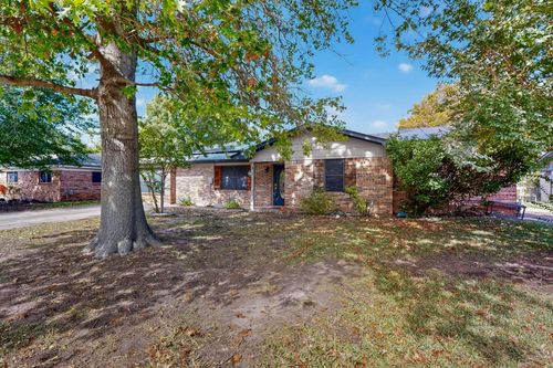 418 Hillside Dr, Gainesville, TX, 76240-4440 | Card Image