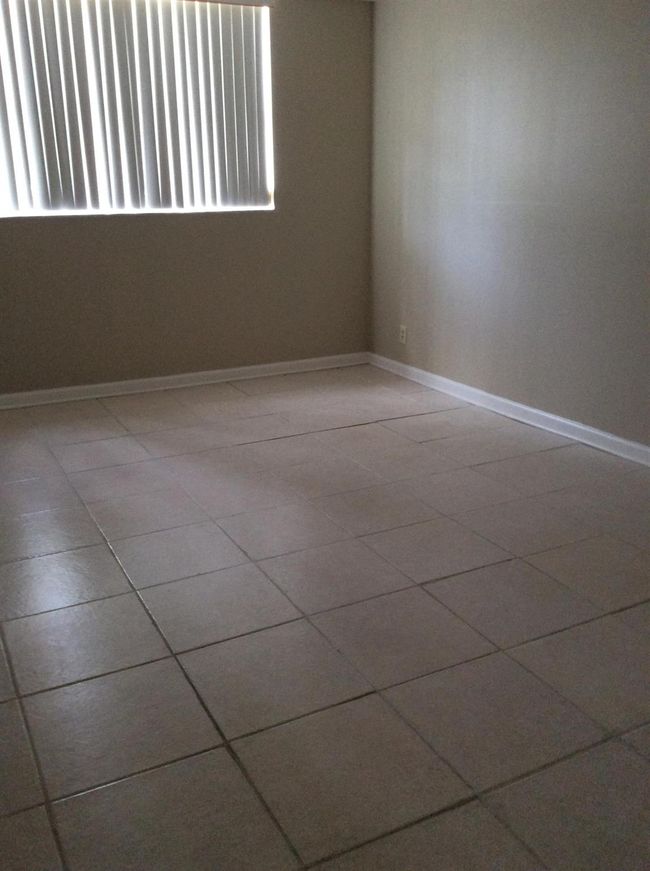 APT-2K - 470 Executive Center Dr, Condo with 1 bedrooms, 1 bathrooms and null parking in West Palm Beach FL | Image 7
