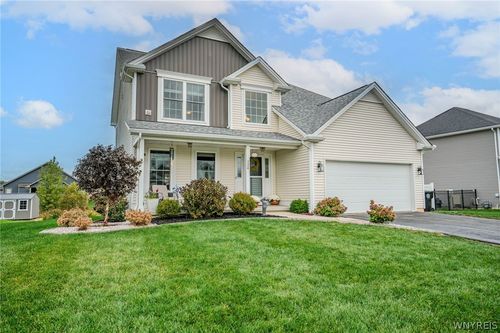 124 Avian Way, Lancaster, NY, 14086-9246 | Card Image