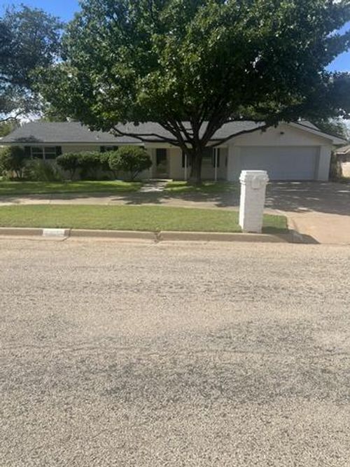 2805 Denison Ave, Snyder, TX, 79549-2428 | Card Image