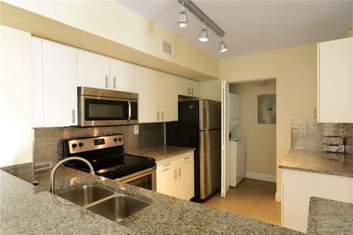 apt-202-2640 S University Dr, Davie, FL, 33328-1476 | Card Image
