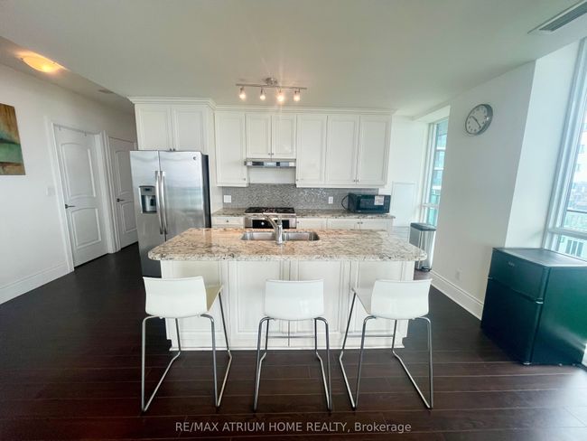 4905 - 33 Bay St, Condo with 3 bedrooms, 2 bathrooms and 1 parking in Toronto ON | Image 8
