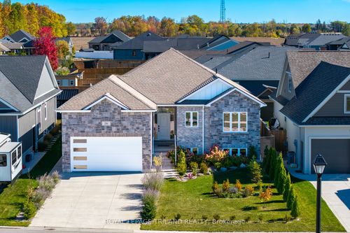 26 Tattersall Lane, Grand Bend, ON, N0M1T0 | Card Image