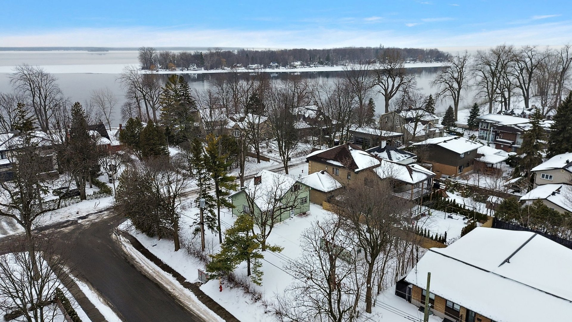Land in Dorval 2