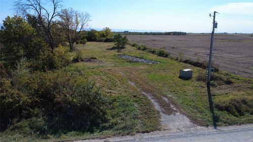 450 Newbold St, Knoxville, IA, 50138-8635 | Card Image