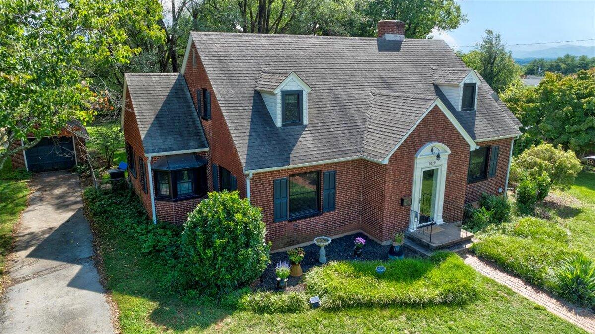 Halliahurst Ave, Vinton, VA 24179