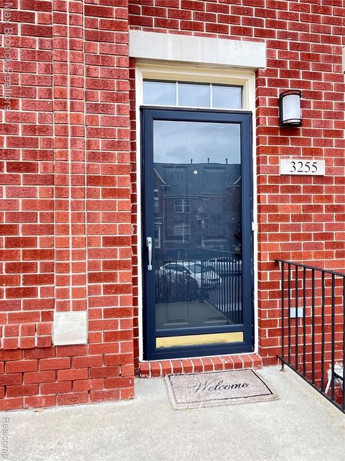 3255 Camden Dr, Troy, MI, 48084-7028 | Card Image