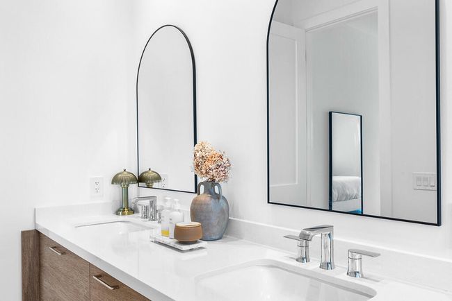 150-S-Bahama-Drive-master-bath-c | Image 24