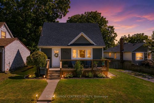 6077 Collins Dr, Niagara Falls, ON, L2G2S3 | Card Image