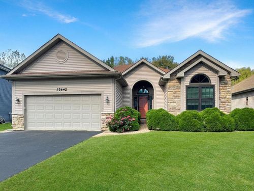 37642 N Amber Way, Lake Villa, IL, 60046-7219 | Card Image