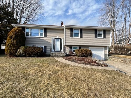 35 Namquid Dr, Middletown, RI, 02842-4569 | Card Image