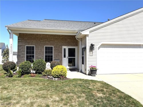 38207 Cross Creek Dr, Willoughby, OH, 44094-5321 | Card Image
