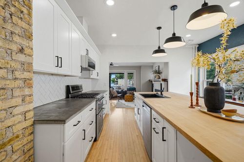 6931 Aetna Ct, Wauwatosa, WI, 53213-3821 | Card Image