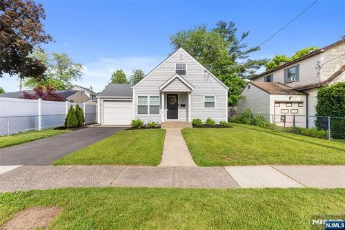 125 N 1st St, Bergenfield, NJ, 07621-1810 | Card Image