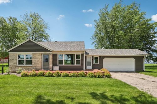 8029 County Rd W, West Bend, WI, 53090-9352 | Card Image