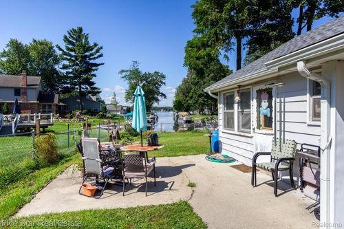 8294 Lagoon St, Commerce Township, MI, 48382-4750 | Card Image