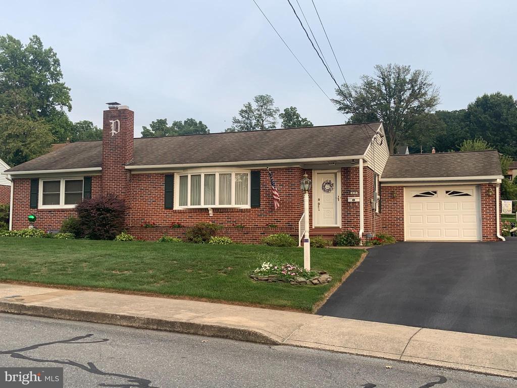 Lincoln Ave, Ephrata, PA 17522