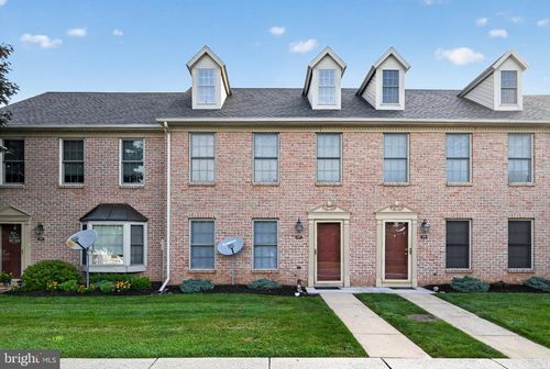 j137-137 Point Ridge Dr, York, PA, 17402-8245 | Card Image