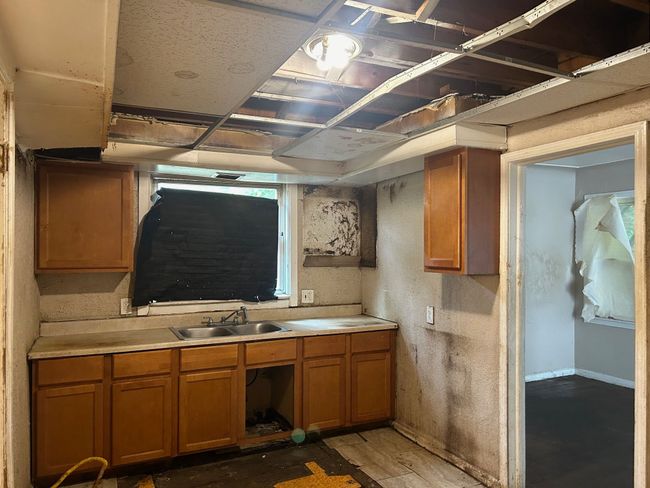 18639 Kentucky St, House other with 3 bedrooms, 2 bathrooms and null parking in Detroit MI | Image 4
