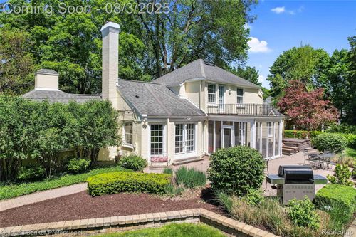 19905 Beverly Rd, Beverly Hills, MI, 48025-3916 | Card Image