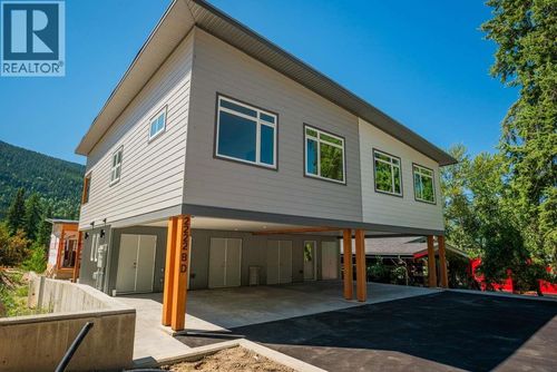 a-2222 Falls St, Nelson, BC, V1L1K4 | Card Image