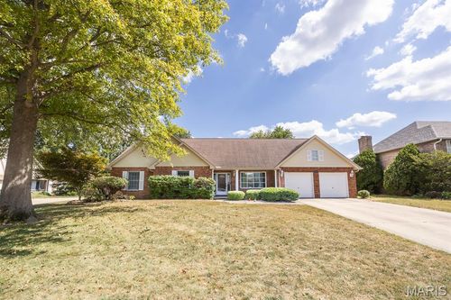 130 Hickory Lk, Belleville, IL, 62223-3440 | Card Image