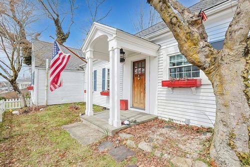 260 State Rd, Dartmouth, MA, 02747-2614 | Card Image