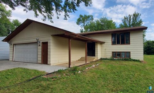 401 E 4th St, Hartford, SD, 57033-2273 | Card Image