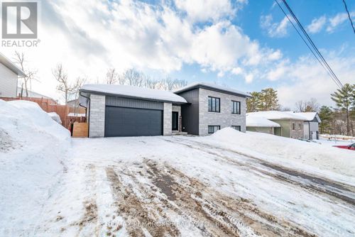 5 Harry St, Petawawa, ON, K8H2A3 | Card Image
