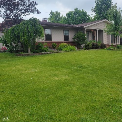 825 Parkview Dr, Rushville, IN, 46173-1048 | Card Image