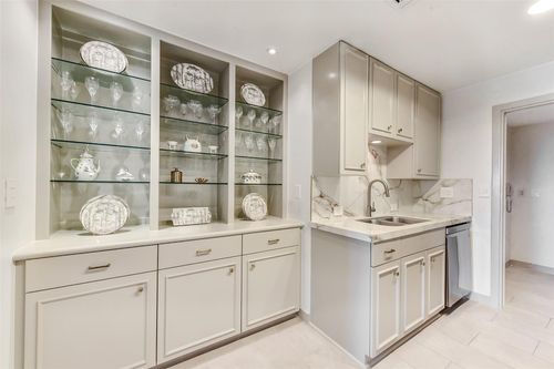 unit-164-5100 San Felipe St, Houston, TX, 77056-3522 | Card Image