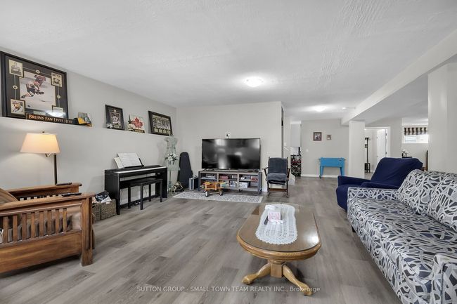 162 Roland St, House other with 3 bedrooms, 4 bathrooms and 4 parking in Dashwood ON | Image 28