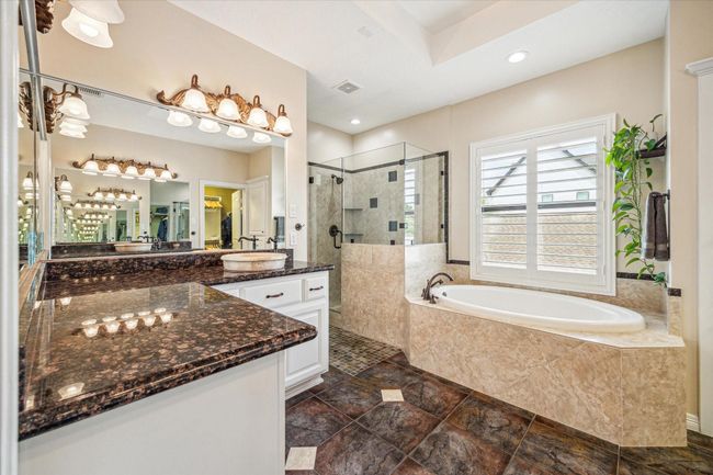 1015 W 41 St St, House other with 5 bedrooms, 4 bathrooms and 2 parking in Houston TX | Image 13