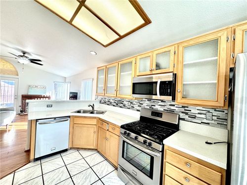 12709 Gaines St, Victorville, CA, 92392-8038 | Card Image