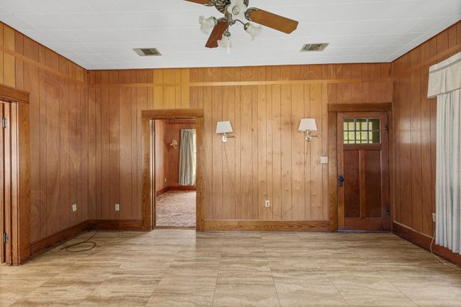 911 N Avenue C, House other with 3 bedrooms, 2 bathrooms and null parking in Elgin TX | Image 25