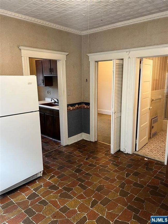 78 1 St St, Home with 4 bedrooms, 2 bathrooms and null parking in Clifton NJ | Image 10